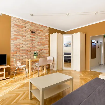 East Station - Baross 1 & 2 アパート *