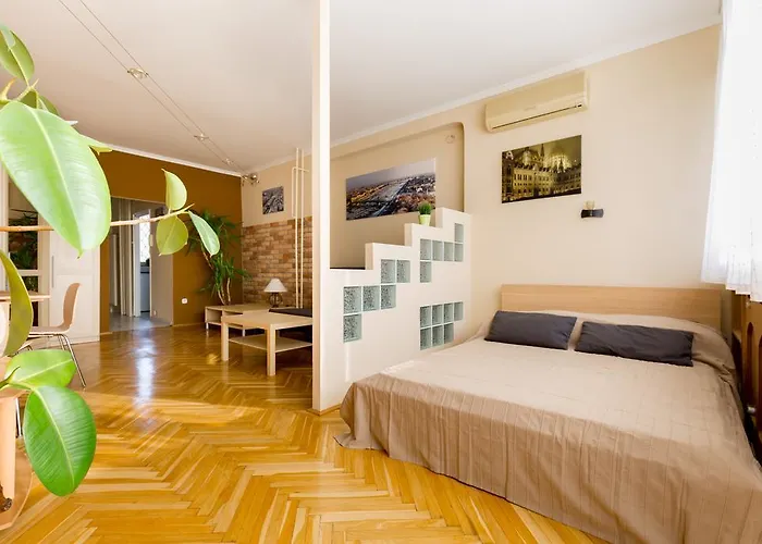 East Station - Baross 1 & 2 * Budapeste